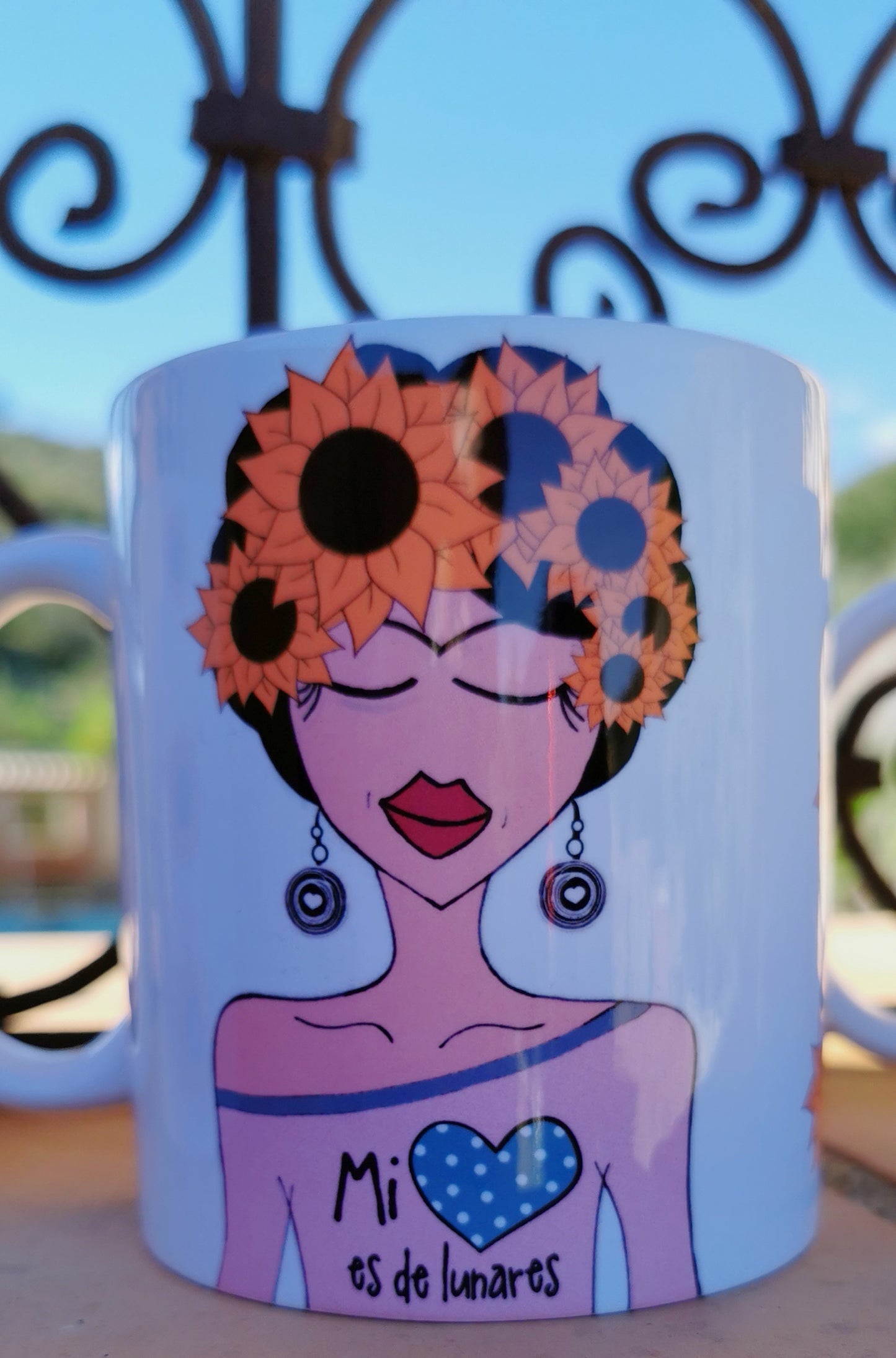 Taza Fridasoles + Mi corazón es de Lunares