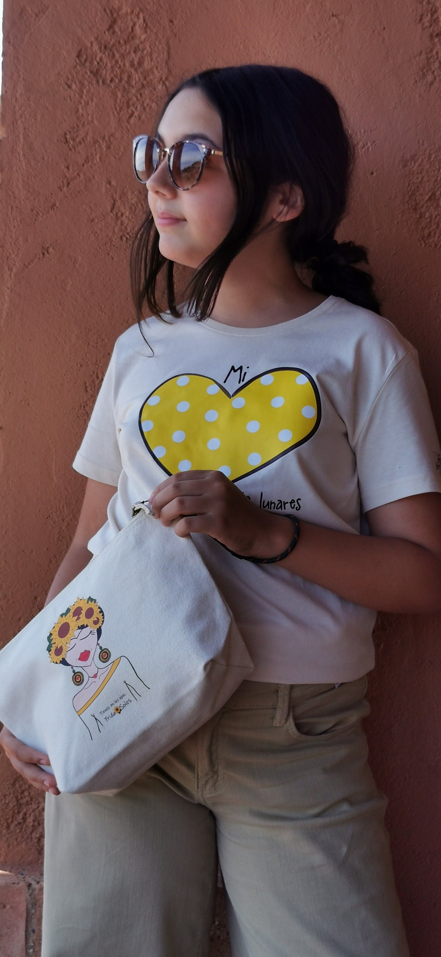 Bolso de mano mediano "Tienes en los ojos FridaSoles"